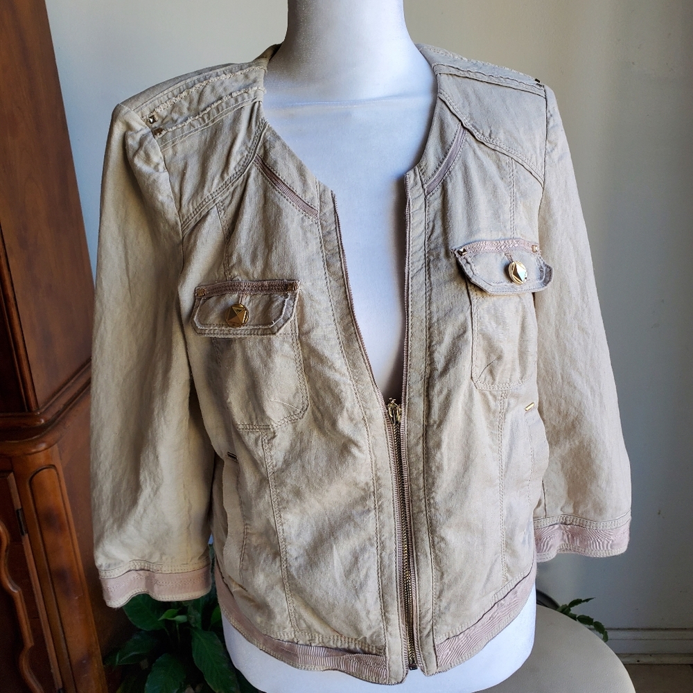 White/Black. Women jacket  sz 6